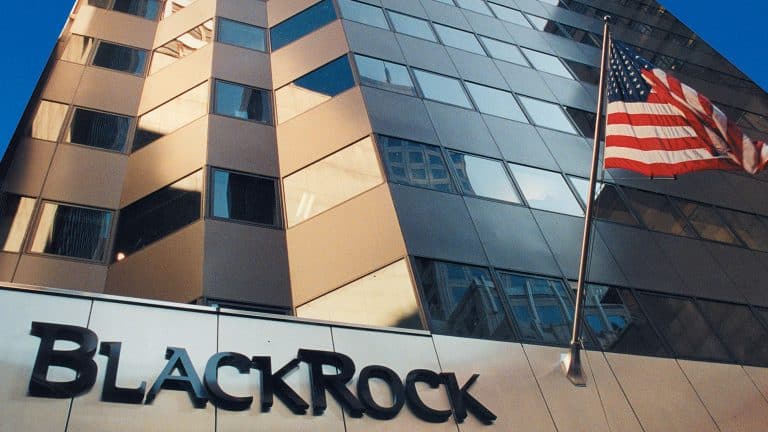 BlackRock transferiert über 4.000 Bitcoin zu Coinbase: Droht jetzt eine Korrektur?
