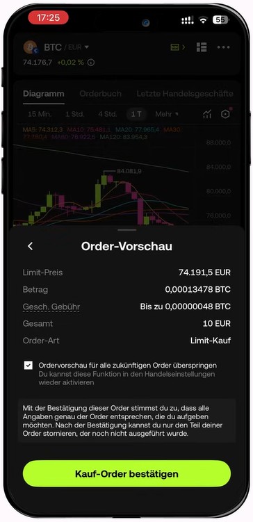 Screenshot der OKX-App mit der Order-Vorschau für einen Bitcoin-Kauf. Angezeigt werden Limitpreis, Kaufmenge, Gebühren, Gesamtbetrag und der Button „Kauf-Order bestätigen“.