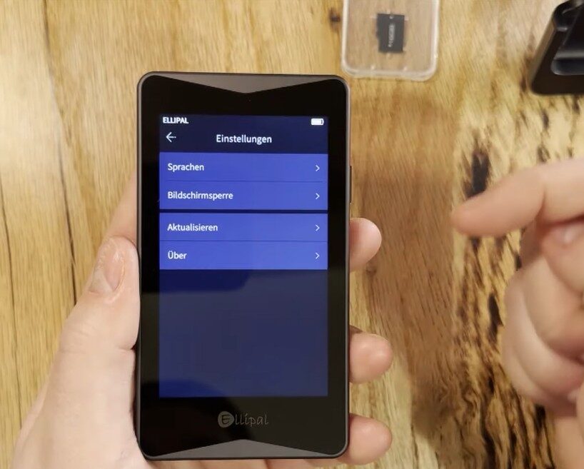 ELLIPAL Titan 2.0 Hardware Wallet mit Touchscreen im Einstellungsmenü