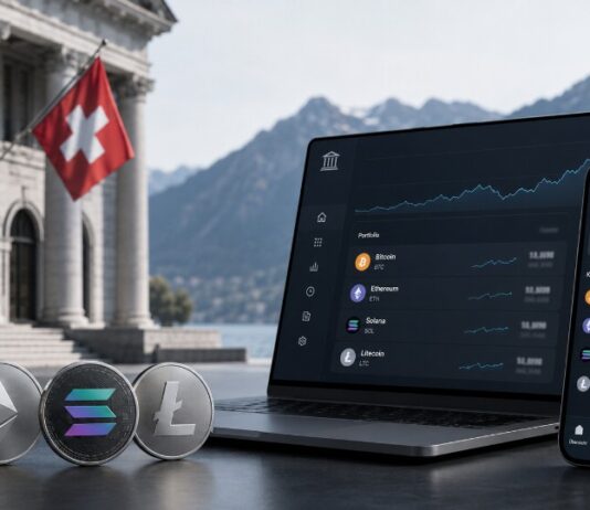 Schweizer Bank integriert Kryptowährungen in ihr E-Banking – Laptop und Smartphone mit digitaler Banking-Oberfläche vor einer Bankfassade sowie Bitcoin, Ethereum, Solana und Litecoin im Vordergrund.
