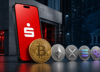 Sparkassen-App mit Bitcoin, Ethereum, XRP, Solana und Polygon vor einer Sparkassen-Filiale