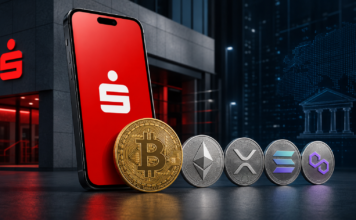 BREAKING: Sparkassen starten Handel mit Bitcoin, Ethereum, XRP und SOL ab Oktober Sparkassen-App mit Bitcoin, Ethereum, XRP, Solana und Polygon vor einer Sparkassen-Filiale