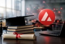 Avalanche sichert Kenias Schulzeugnisse auf AVAX Blockchain und spart Zeit und Kosten Avalanche-Logo über digitalen Bildungsnachweisen in einem Klassenzimmer mit Abschlussurkunde und Laptop.