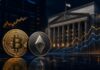 Bitcoin- und Ether-Münzen vor einem Regierungsgebäude mit aufwärts gerichteten Kurscharts