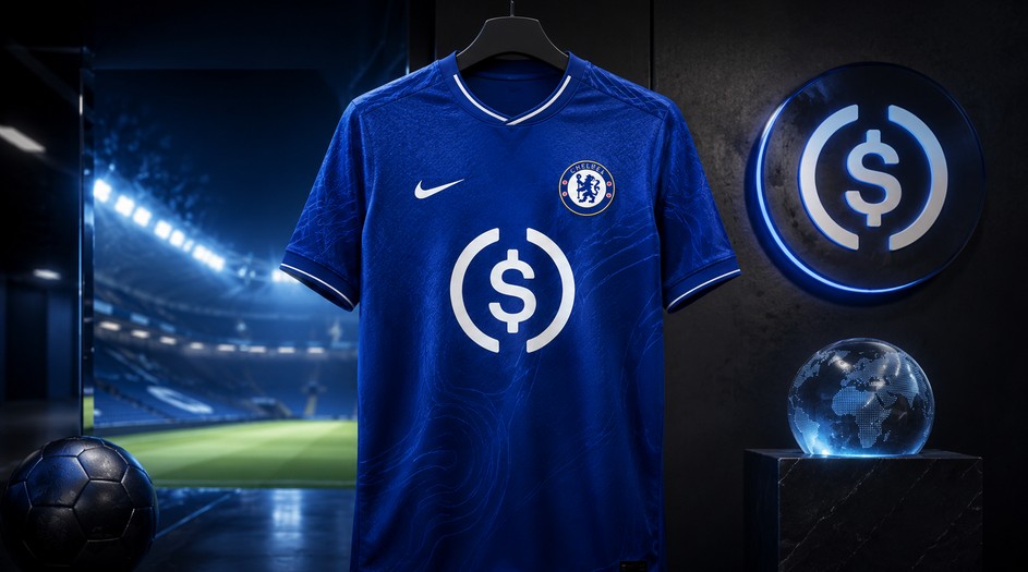 Blaues Chelsea-Trikot mit USDC-Symbol vor beleuchtetem Fußballstadion als Darstellung der Partnerschaft zwischen Circle und dem FC Chelsea.