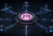 MANTRA Chain stoppt Netzwerk wegen ungeklärtem Vorfall Illustration einer gestoppten Blockchain: Das MANTRA-Logo liegt zentral unter einer gläsernen Abdeckung und wird von Ketten fixiert, während verbundene Knoten und unterbrochene Netzwerkpfade in dunklen Blautönen den Stillstand des Netzwerks zeigen.