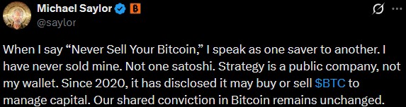 Screenshot eines Beitrags von Michael Saylor auf X, in dem er erklärt, dass er niemals Bitcoin verkauft hat und dass Strategy zwar BTC zur Kapitalverwaltung verkaufen könne, seine Überzeugung für Bitcoin jedoch unverändert bleibe.