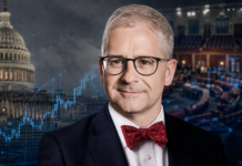 Patrick McHenry vor dem US-Kapitol und dem Senat mit digitaler Marktgrafik