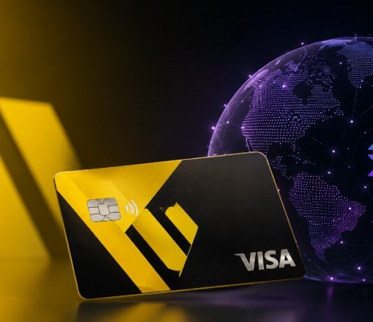 Western-Union-Stablecard mit Visa-Integration vor digitalem Globus als Symbol für Stablecoin-Zahlungen auf der Solana-Blockchain.