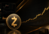Zcash-Münze vor stark ansteigendem Kurschart in dunkler Bloomberg-ähnlicher Finanzmarkt-Optik