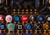 Diese Ereignisse werden für Altcoins diese Woche wichtig Altcoin-Logos von Avalanche, Uniswap, Injective, Optimism, Ethereum, Cardano, Balancer, Solana, PancakeSwap, Frax, Sui, XRP, BNB, Hyperliquid und Zcash vor Trading-Charts und Event-Kalender