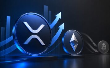 Bericht: Italiens größte Bank setzt auf einen steigenden XRP-Kurs 3D-Illustration im Bloomberg-Stil: prominente XRP- und Ethereum-Symbole mit Aufwärtspfeilen im Vordergrund, während Bitcoin im Hintergrund kleiner und schwächer dargestellt ist.