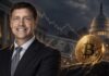 Porträt eines selbstbewussten Investors neben einer goldenen Bitcoin-Münze vor dem US-Kapitol und einem fallenden Kurschart – Symbol für starken Bitcoin-Optimismus in einem fragilen fiskalischen Umfeld.