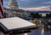CLARITY Act mit Bitcoin, Ethereum, XRP und Solana vor dem US-Kapitol und dem Weißen Haus