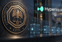CFTC-Emblem und Hyperliquid-Logo über einer symbolischen Blockchain-Aufzeichnung