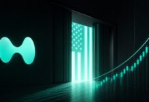 Hyperliquid-Logo vor stilisiertem US-Portal mit aufsteigendem Kurschart in türkisfarbenen HYPE-Farben als Symbol für den geplanten US-Markteintritt.