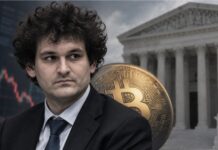 Sam Bankman-Fried vor dem US Supreme Court mit Bitcoin-Symbol im Hintergrund
