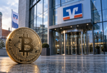 Volksbanken öffnen sich für Bitcoin: 59 Prozent planen Krypto-Angebot Bitcoin vor einer deutschen Volksbank, die den Kryptohandel für ihre Kunden öffnet