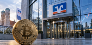 Volksbanken öffnen sich für Bitcoin: 59 Prozent planen Krypto-Angebot Bitcoin vor einer deutschen Volksbank, die den Kryptohandel für ihre Kunden öffnet