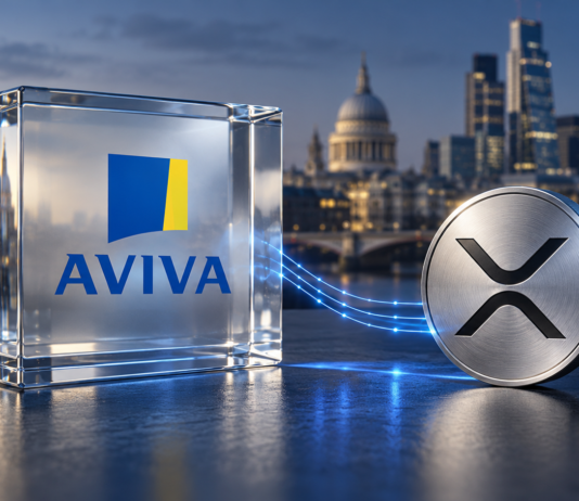 Glasblock mit Aviva-Logo neben einem silbernen XRP-Symbol vor der Londoner Skyline.