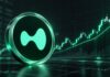 Hyperliquid-HYPE-Logo vor steigendem Kurschart als Symbol für zusätzliche Token-Rückkäufe und mögliches Kurswachstum.