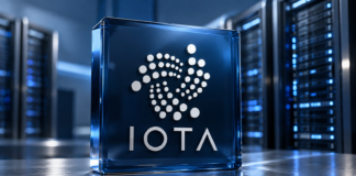 Weißes IOTA-Logo auf einer blauen Glasplatte vor Serverracks.
