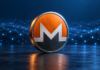 Monero-Emblem vor einem blauen Netzwerk aus leuchtenden Verbindungspunkten.