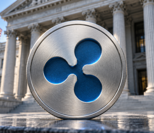 Silbernes Medaillon mit blauem Ripple-Logo vor einer Bankfassade mit US-Flagge.