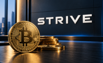 Strive schlägt erneut zu: 3.311 Bitcoin gekauft – Bestand wächst auf 32.773 BTC Goldene Bitcoin-Münzen vor einem großen Strive-Schriftzug mit blauer Akzentbeleuchtung.
