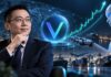 VeChain-CEO Sunny Lu mit VET-Logo, steigendem VET-Kurs und KI-Roboter als Symbol für VeChains Strategie im milliardenschweren KI-Markt